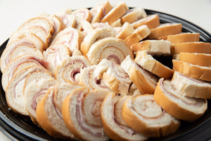 Bandeja de 50 Rollitos de Jamón y Queso Crema